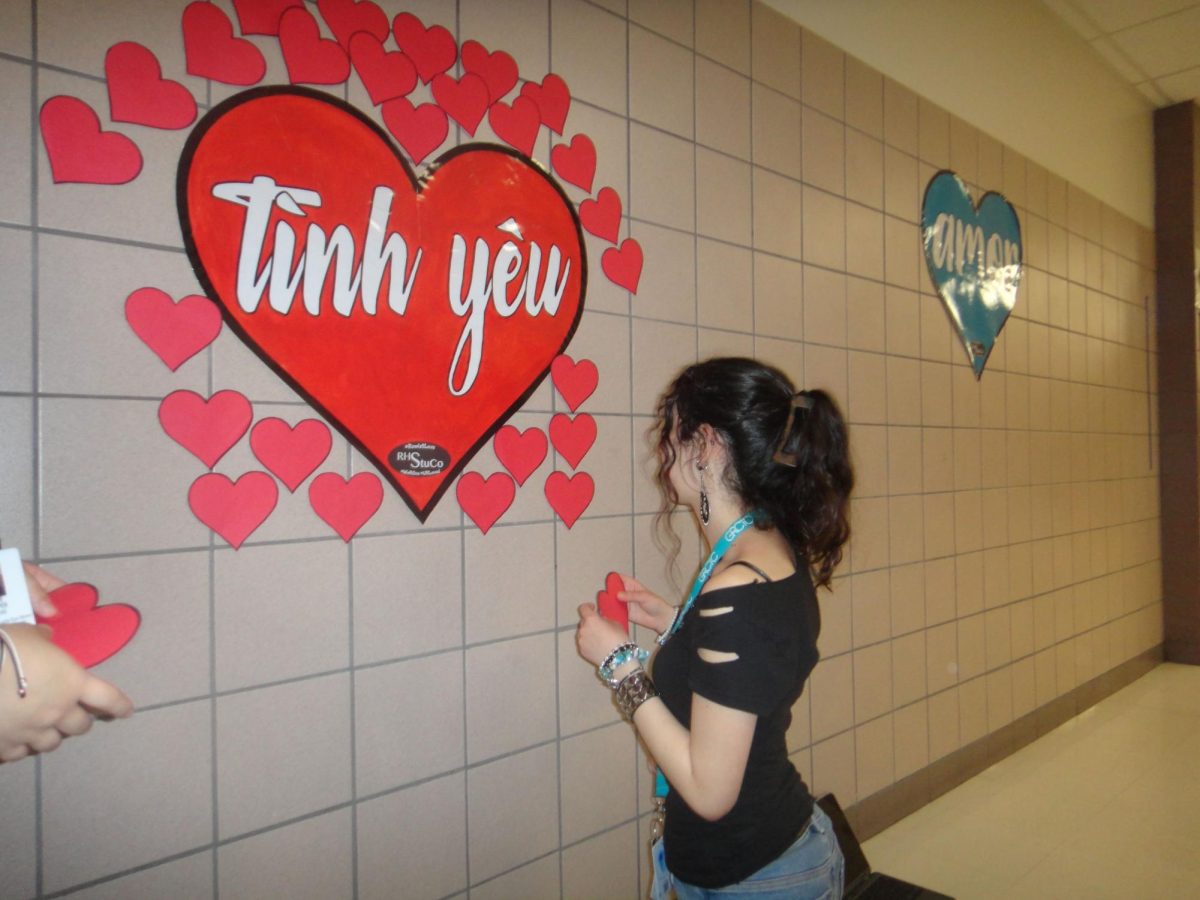 Heart with Vietnamese translation for "Love"